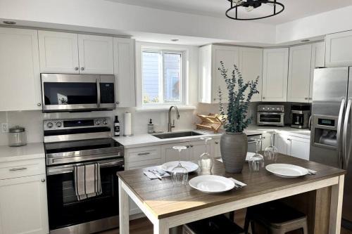 Meaford House | New and Cozy Cottage Minutes to Blue Mountain