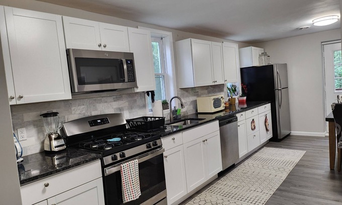 Rutland Apartment | New and updated city escape,quite area,family-friendly