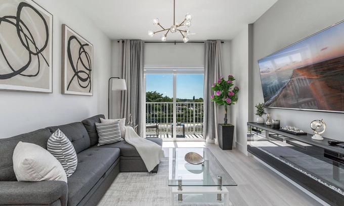 Hallandale Beach Apartment | New Apt. near the beach/Airport/Hard Rock/free parking