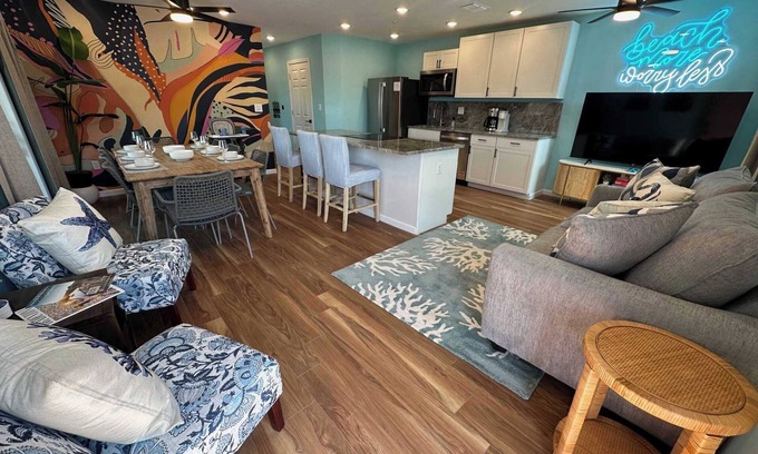 South Bradenton Condo | *NEW* Beach More Worry Less - 4bed 2 bath Sleeps 8