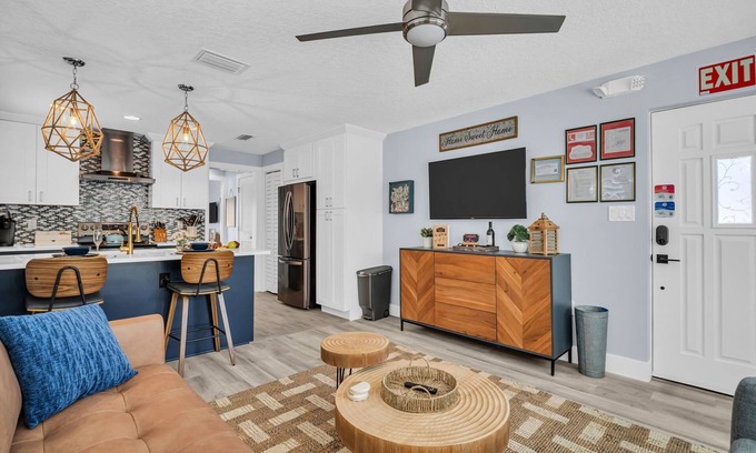 Indian Rocks Beach House | NEW Beach Retreat – Patio & Hammock, Walk to the Beach for the Perfect Escape.