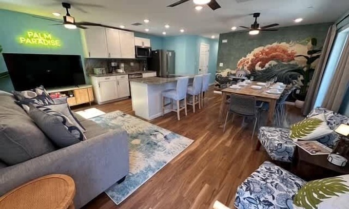 South Bradenton Condo | *NEW* Beach Waves - 4 bed, 2 bath Sleeps 8