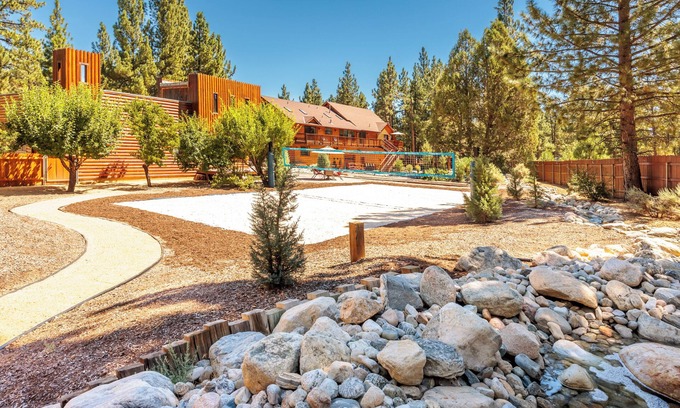 Big Bear Cabin | New! Bearadise ~ Frank's Fort Mountain Estate