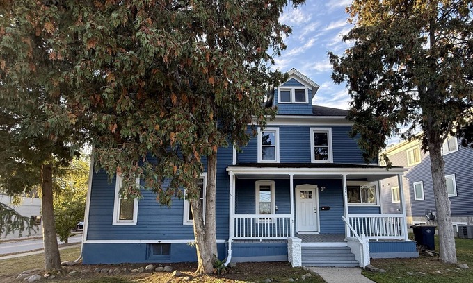 Ann Arbor House | *NEW* Big Chill: 8BR/3Ba | Heart of Campus w/Park