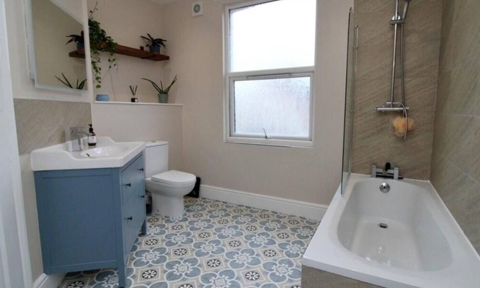 Rugby House | New Bilton Housen2 bedroomed close to town centre