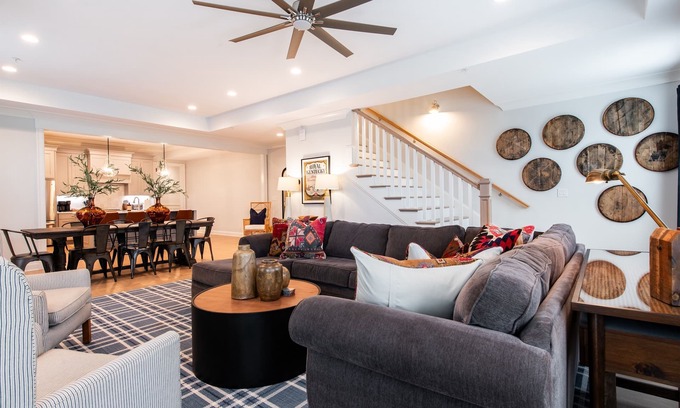 Prospect House | NEW Bourbon Trail, Norton, Pets Allowed, Downtown Local Dining, Fully Loaded