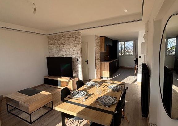 Laval Apartment | New, bright apartment