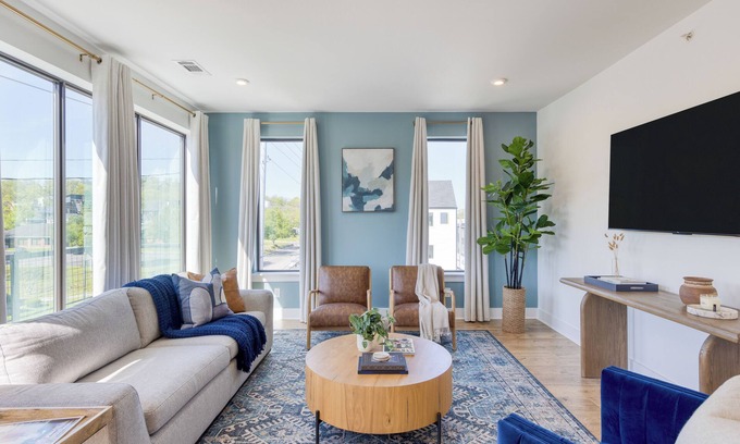 Nashville House | New Build Condo Walk to Dining, Nightlife & Music Near Midtown | The Heights