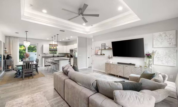 Caloosahatchee House | New Build Home w/King Suite, Pet Friendly, Fenced Yard, Safe, Central Location