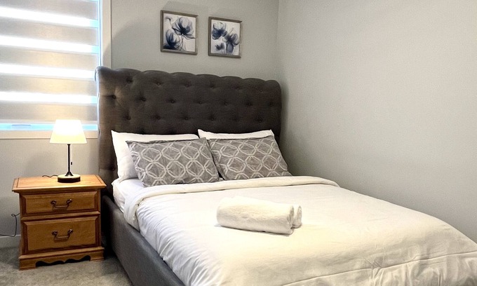 Winnipeg House | New build modern home with free parking