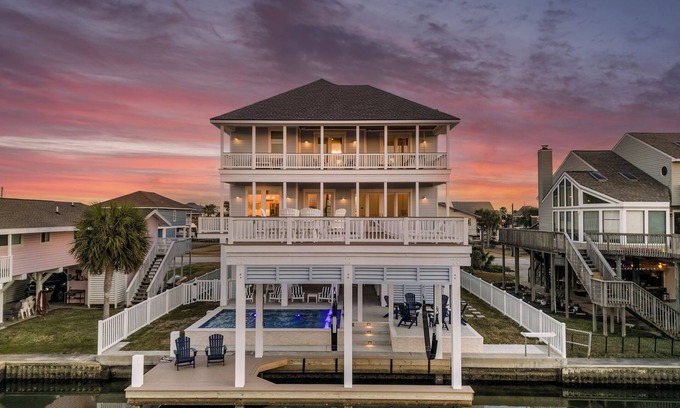 Galveston House | New Build: Pool, Fire Pit, Elevator, Mosquito System and Whole House Generator