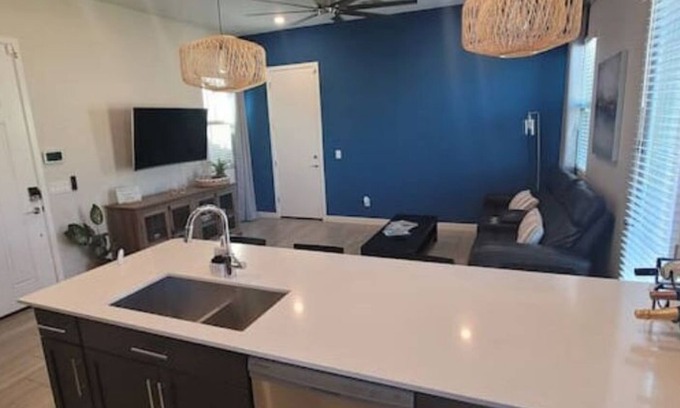 Sunset Farms Apartment | New Build Private Guest Suite Short & Long Term