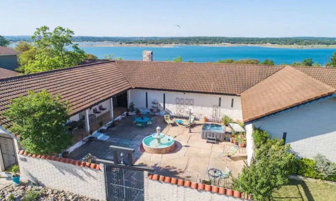 Canyon Lake House | NEW! Canyon Lake WATERFRONT Villa~Hot tub~Sleeps 16