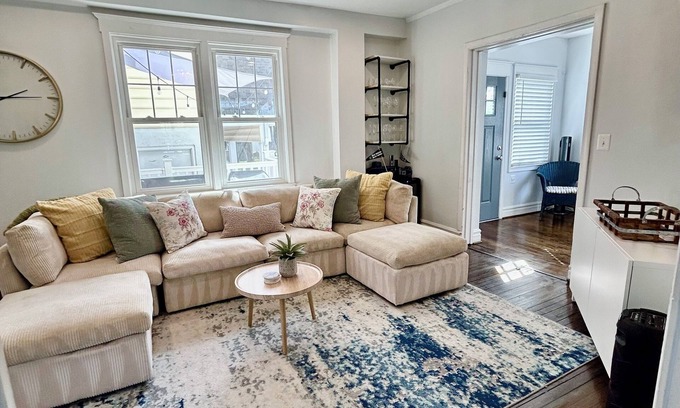 Annapolis House | NEW Charming Historic Home <.75mile to Navy Stadium, 1mile to USNA and Downtown