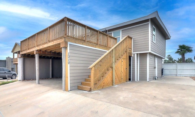 Shibui Sands House | New Coastal Container Home! Close to the beach, private pool!