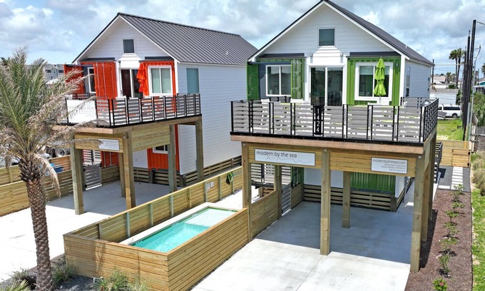 Shibui Sands House | New Coastal Container Home! Pet friendly, Pool, walking distance to the beach