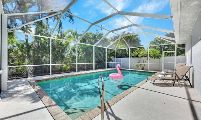 Naples Park House | New Coastal Retreat | Pool | Bikes | Beach Gear