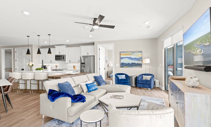 Village of Four Seasons Condo | NEW Condos! 7Bed/7Bath- 3 MasterSuites & Pool! 4DE