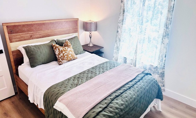 St. Augustine House | NEW Construction! Hot tub, Fire-pit, Grill, 5 mins to Downtown St Augustine