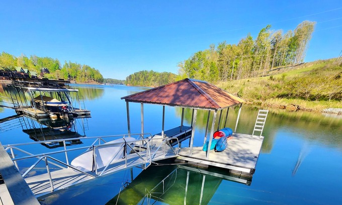 Six Mile House | NEW CONSTRUCTION! Lake Keowee Lakefront 4 bedroom/4bath house, 9 mi. to Clemson