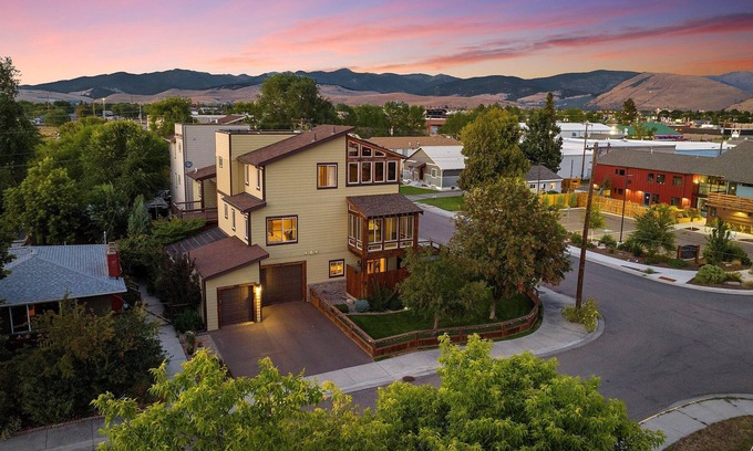 Southgate Triangle House | NEW! Conveniently located townhouse in Missoula