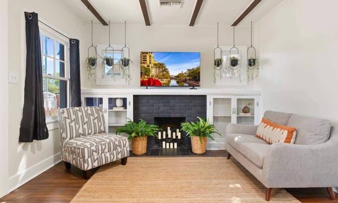 Coronado House | NEW Coronado Historic 1BR Boho Oasis! Private Yard