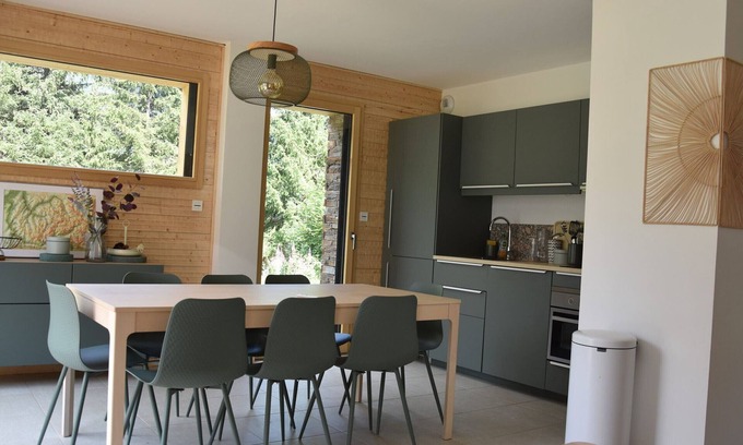 Pralognan-la-Vanoise Ski Chalet | New Cozy Chalet, Near Center, with Terrace & Parking