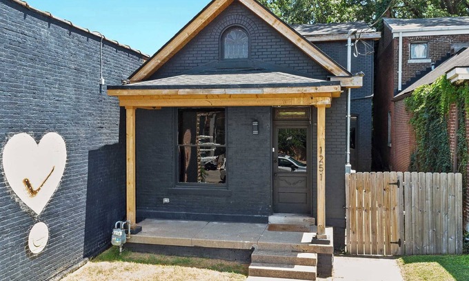 Shelby Park House | NEW Cozy Home in Shelby Park | Near Cafes & Stores