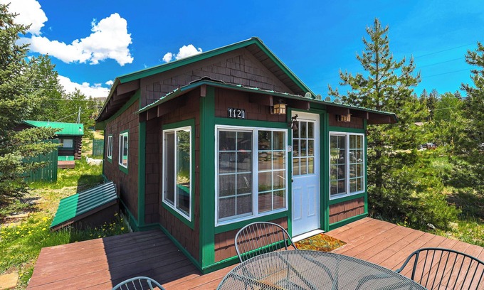 Grand Lake Cabin | NEW! Cozy Pine Cabin - Pet-Friendly - 1 Bedroom Authentic Cabin