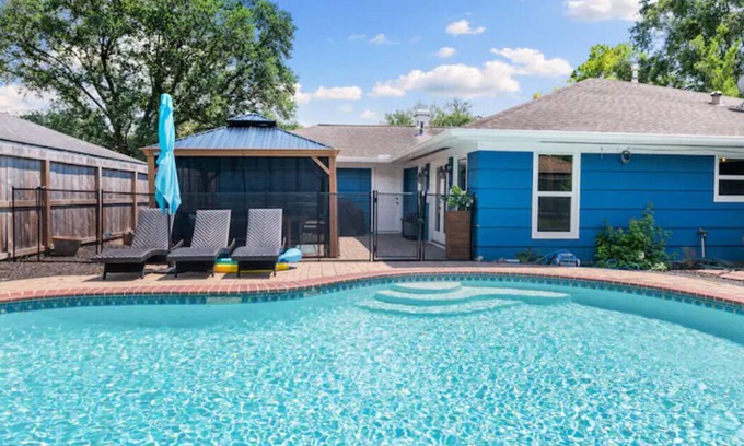 Braeswood Place House | NEW! Crystal Blue Urban Sanctuary near NRG MDACC