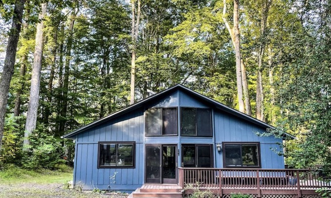 Locust Grove Cottage | *NEW* Dog-friendly Cottage with Lake/Beach Access
