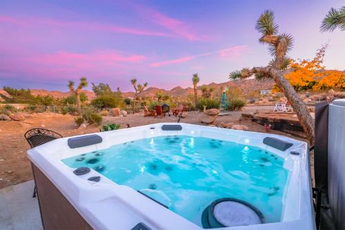 Joshua Tree Highlands Villa | New: Dome, Hot Tub, Game Room, 5 min to park