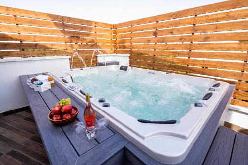 Tel Aviv City Center Apartment | New Duplex 3 Bedroom with Jacuzzi