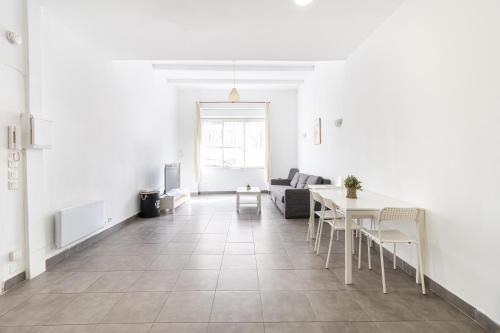 5th Arrondissement Apartment | NEW Elegant accommodation - close to Old Port & Train Station