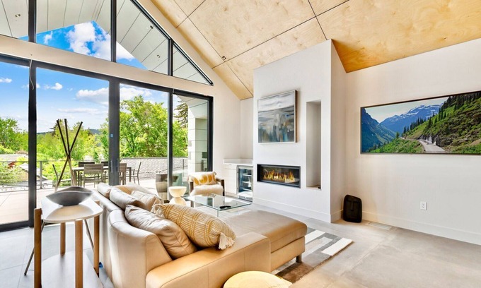 Whitefish House | New, Executive Luxurious Townhome, Downtown Whitefish, Amazing Views, Sleeps 8!
