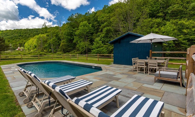Roscoe House | NEW: Fabulous Mountain Pool Home in Roscoe.