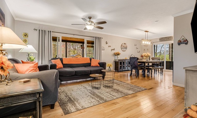 Hendersonville House | NEW! Fall is coming! 5 mi to town Hot Tub Firepit