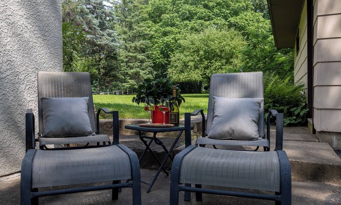 Minnetonka Apartment | New Fall Openings - Lake Proximity, Brand New Modern Comfort