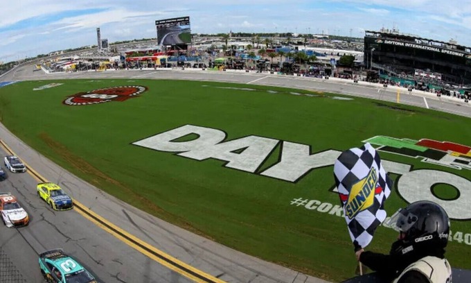Daytona Beach Apartment | New Fall Rates-Beach in 8 Mins-Smart TVs-Free Parking-Speedway-Golf