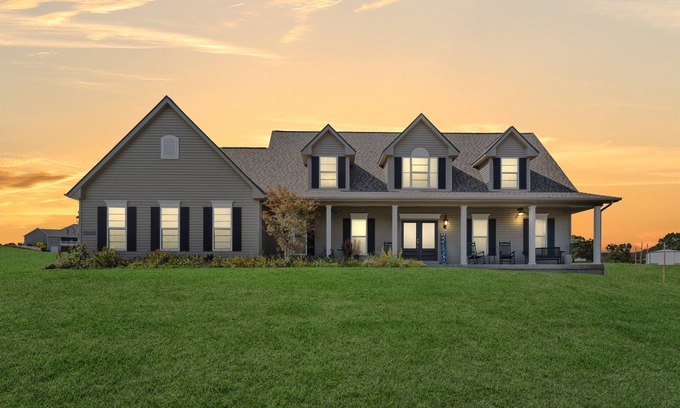 Allenton House | NEW Firepit | 2 King Beds | Country Views