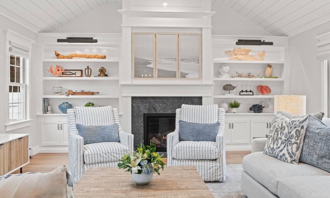 East Sandwich House | New for 2024 Luxury 4BR 3BA Cape Cod Retreat with Pool, Pool House, Game Room