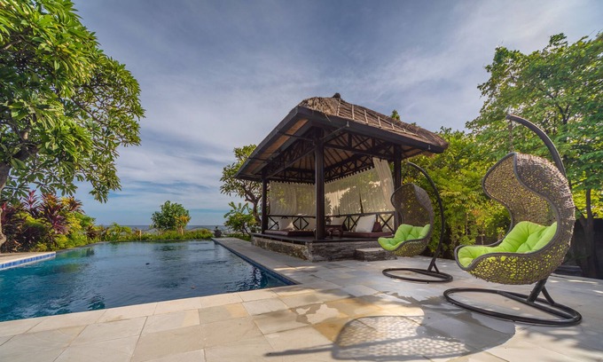 Dencarik Villa | New for rent: Gorgeous Beachfront Pool Villa with staff, Lovina