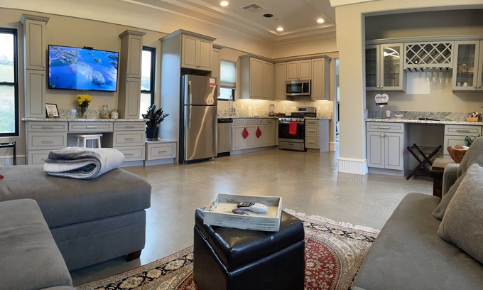 Newcastle House | New French Country Cottage - Horses Welcome!