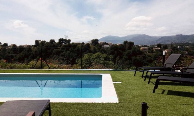 Saint-Laurent-du-Var Villa | [NEW] Full sun, pool, BBQ, petanque, panoramic view