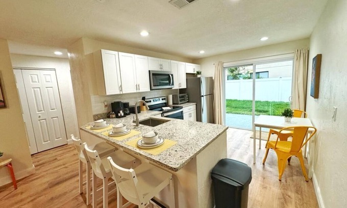 Port Orange House | NEW Gorgeous Sunshine-Up 6 Guests-Private Backyard