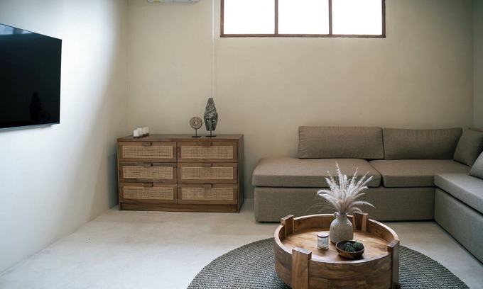 Batu Bolong Villa | NEW Great Location 2BR Garden & Pool