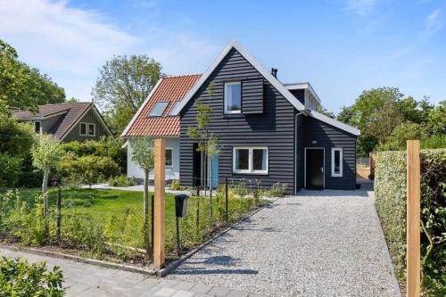 Domburg Villa | NEW Hello Zeeland - Vakantiehuis Jhr De Casembrootplein 19
