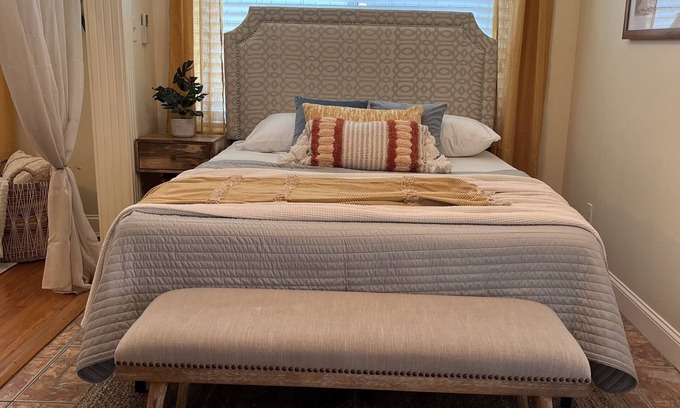Mount Dora Apartment | New! HERON STUDIO on City Walking Trail Leading to Downtown Mt. Dora and Lake.