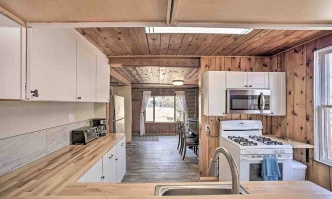 Palmer Lake House | NEW Historic Palmer Lake 2 bedroom with a VIEW!