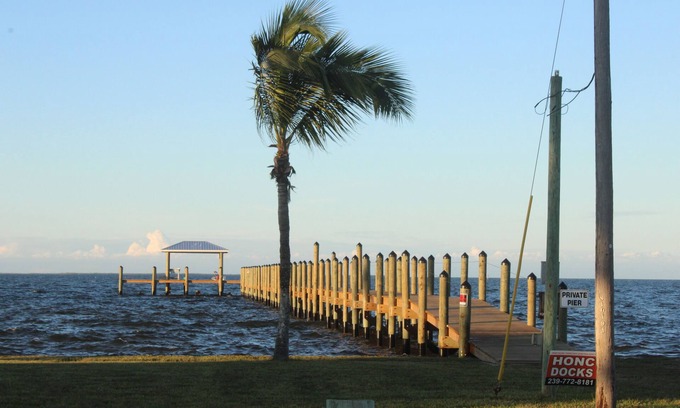 Pine Island Center House | New Home in the heart of Pine Island. Private & Pet Friendly.